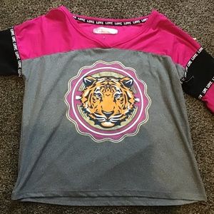 Grey/pink tshirt